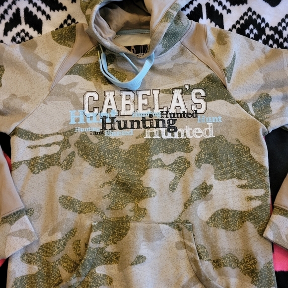♥️♥️NEW WITH OUT TAGS CAMO CABELAS HOODIE - Picture 2 of 5